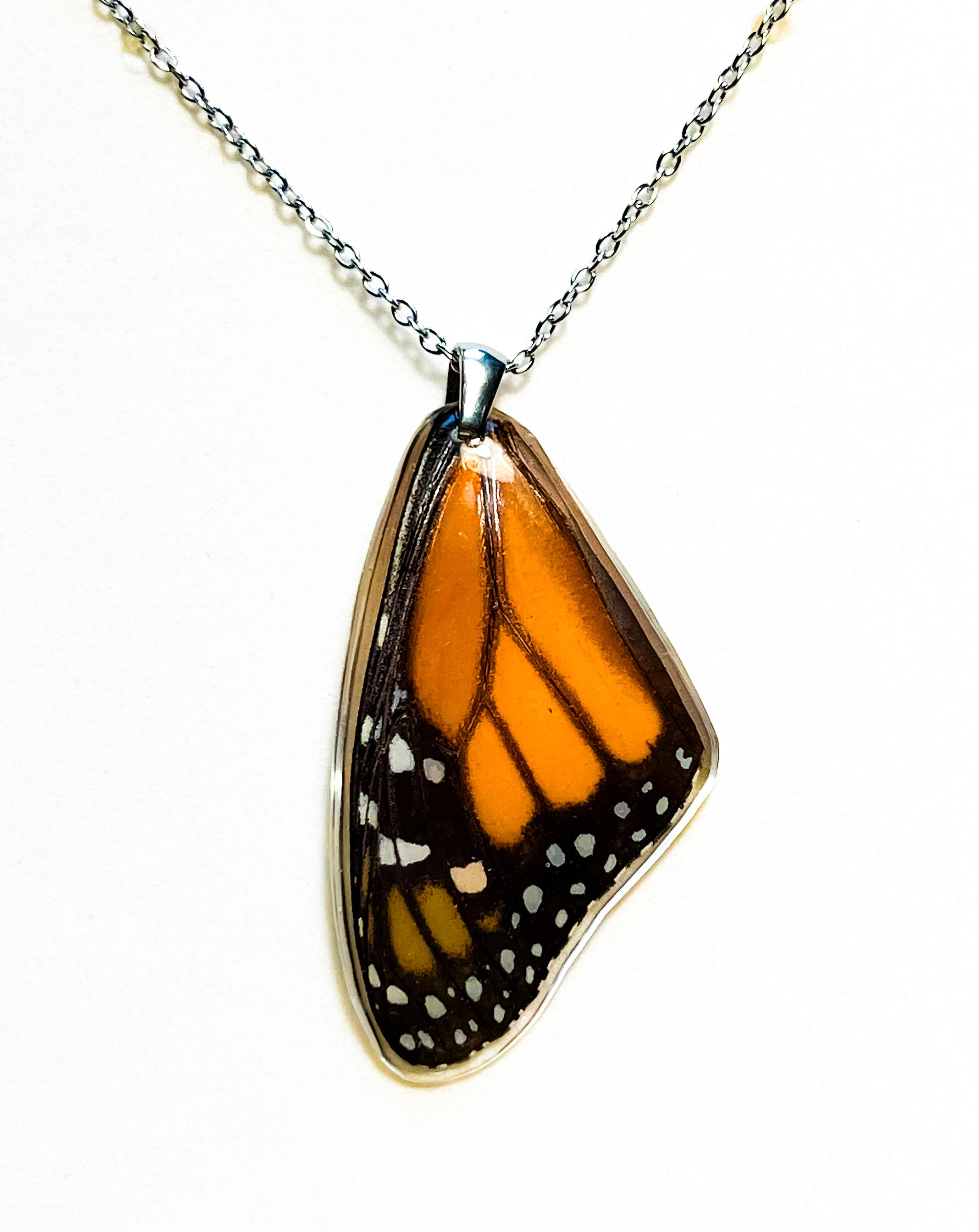 Přívěsek z křídla motýla Danaus plexippus No. 1228