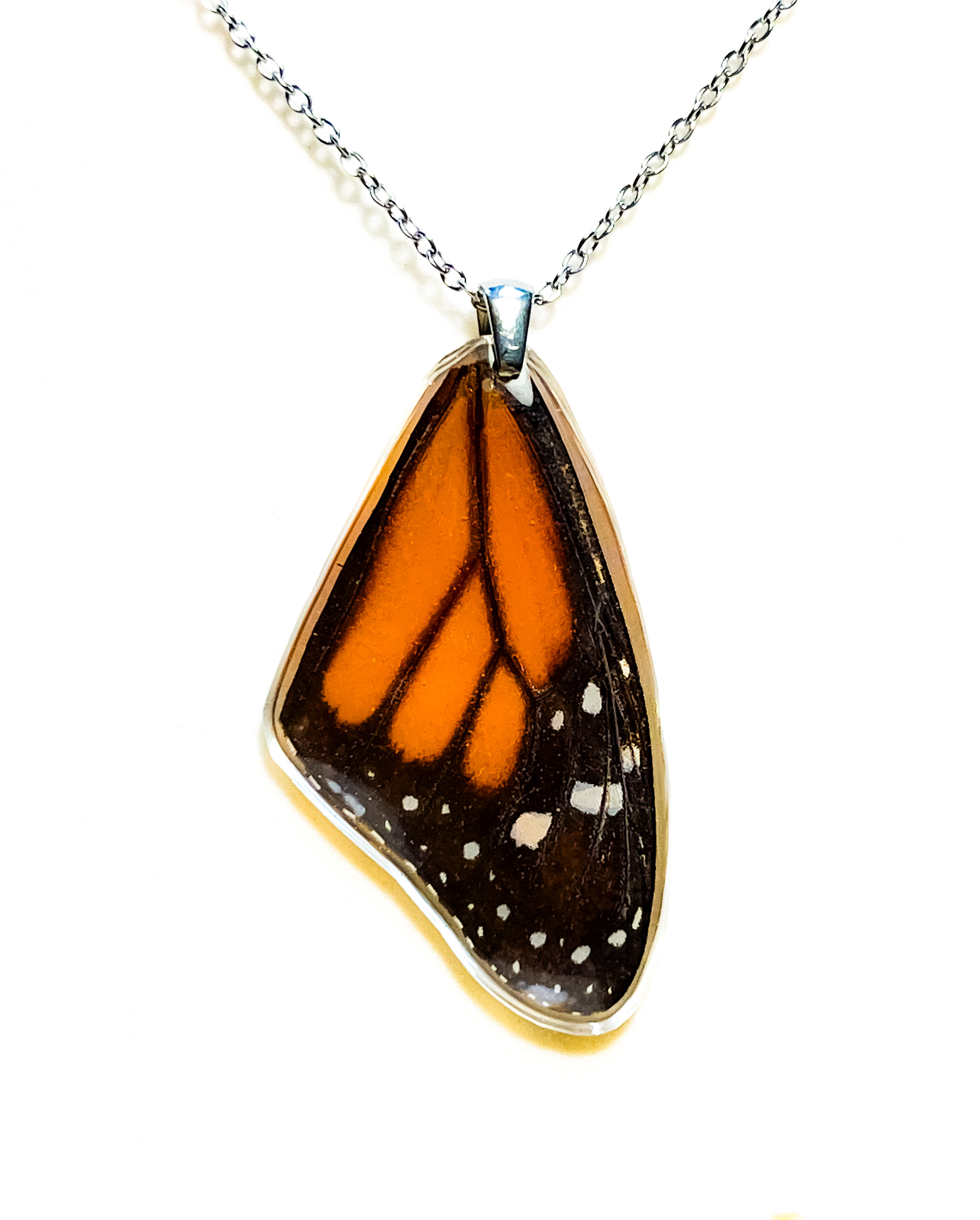Přívěsek z křídla motýla Danaus plexippus No. 1228