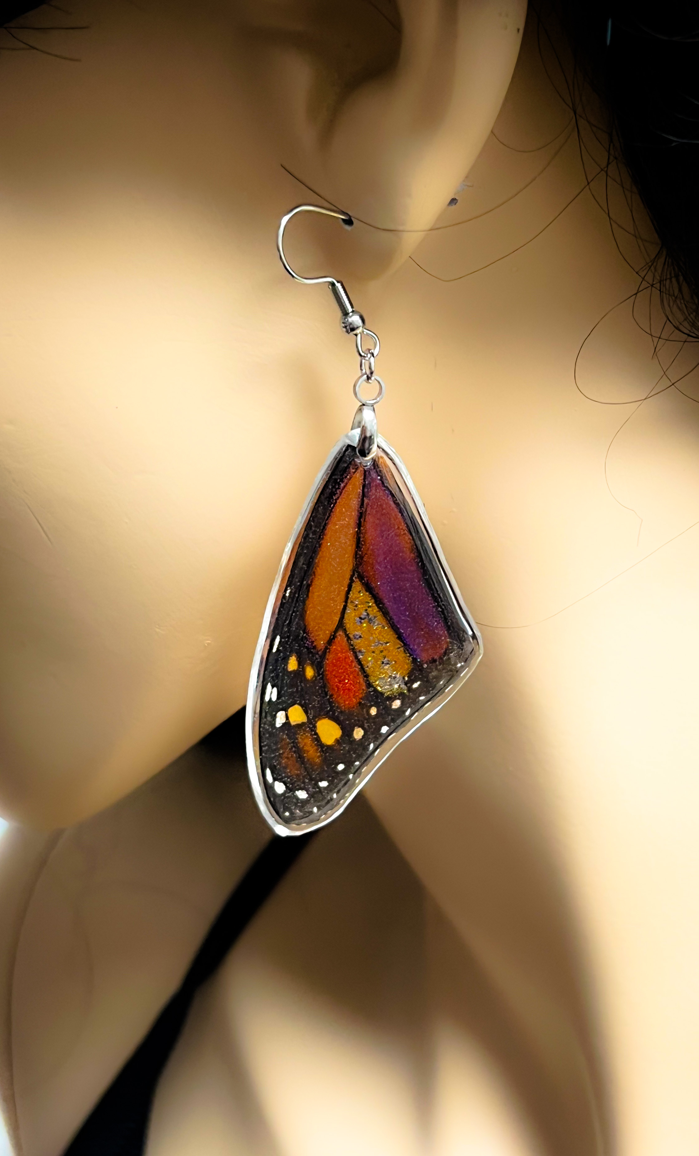 Náušnice Tiffany z křídla motýla Danaus plexipus  No. 2030 - dobarvené